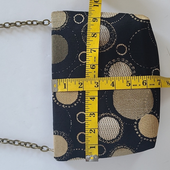 Black with gold circles gold chain purse - Picture 4 of 9